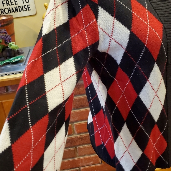 Black and red argyle sweater - Picture 3 of 4